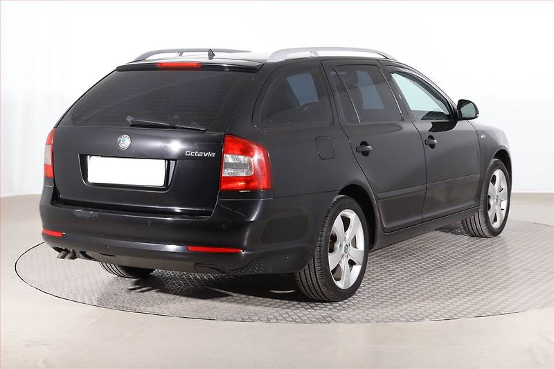 Škoda Octavia (2010) Laurin&Klement 1.9 TDI - fotka 5 z 20