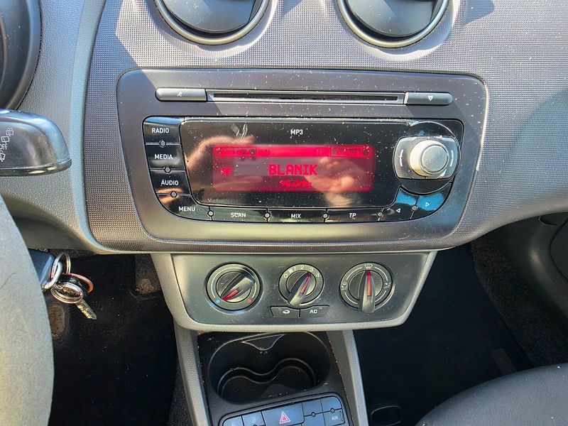 Seat Ibiza (2011) 1.4 i Rozvody - fotka 21 z 27