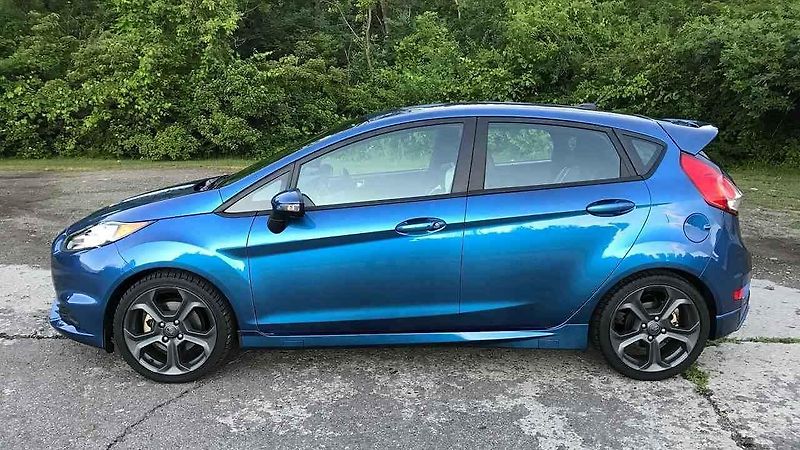 Ford Fiesta ST ve speciálním odstínu Liquid Blue.
