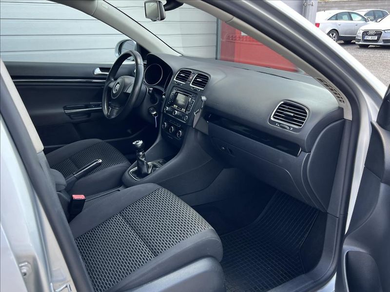 Volkswagen Golf Variant 2,0 TDi Comfortline - fotka 20 z 26