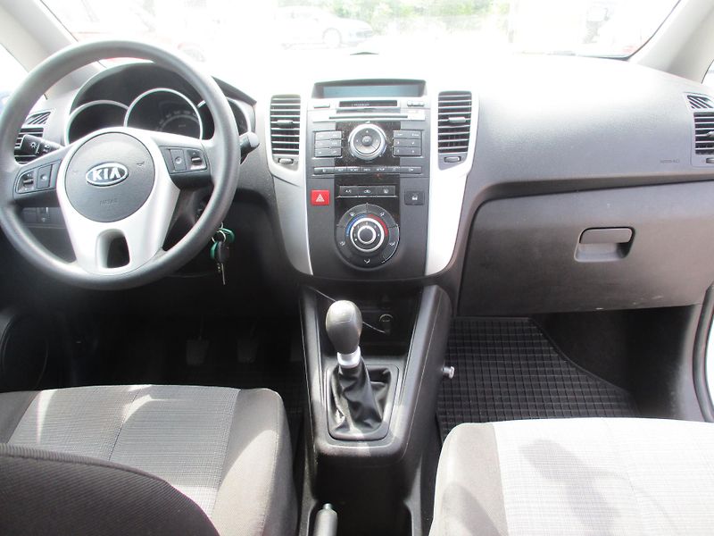 Kia Venga (2011) 1,4i - fotka 8 z 11