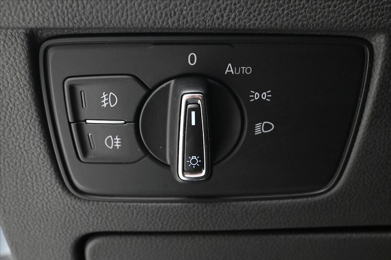 Volkswagen Passat 2,0 TDI 110kW DSG Business Zár - fotka 27 z 32