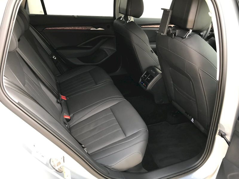 Škoda Superb (2025) COMBI L K TD 142/2.0 A7A - fotka 12 z 29