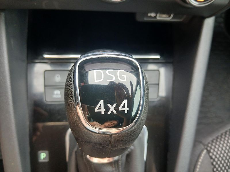 Škoda Octavia 2.0 TDi SCOUT 1.MAJ ČR - fotka 26 z 38