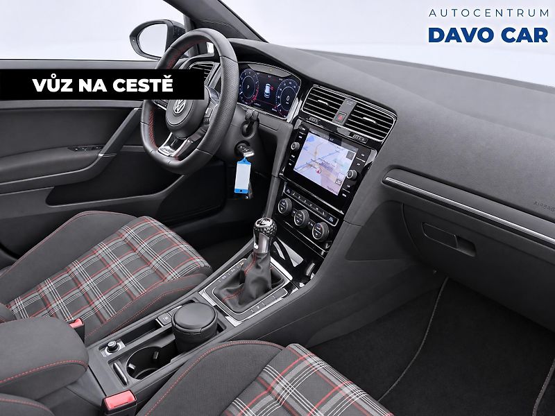 Volkswagen Golf 2,0 TSI GTI 180kW LED 1.Maj. - fotka 3 z 10