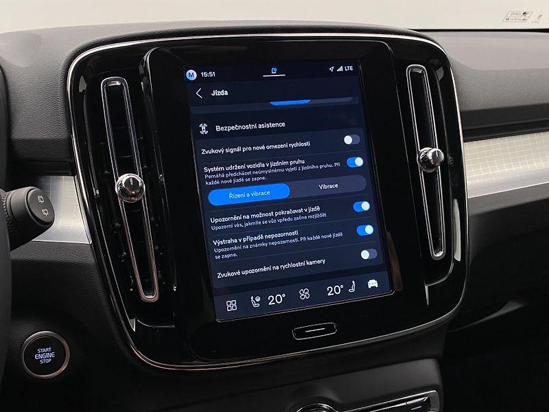 Volvo XC40 (2026) B3 AUT DARK PLUS - fotka 47 z 60