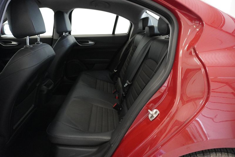 Alfa Romeo Giulia 2.0 TURBO 147kW, 66 000KM !!! - fotka 23 z 26