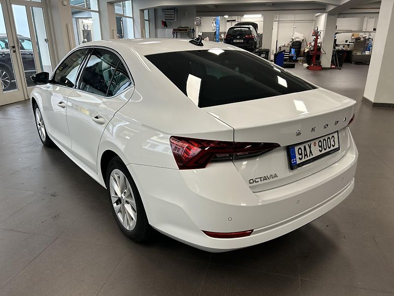 Škoda Octavia (2023) 2.0TDi DSG Style Matrix LED TZ - fotka 3 z 28