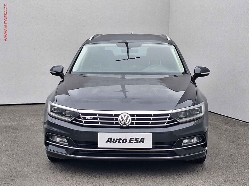 Volkswagen Passat (2019) 1.5TSi, ČR, Highline, LED - fotka 2 z 19