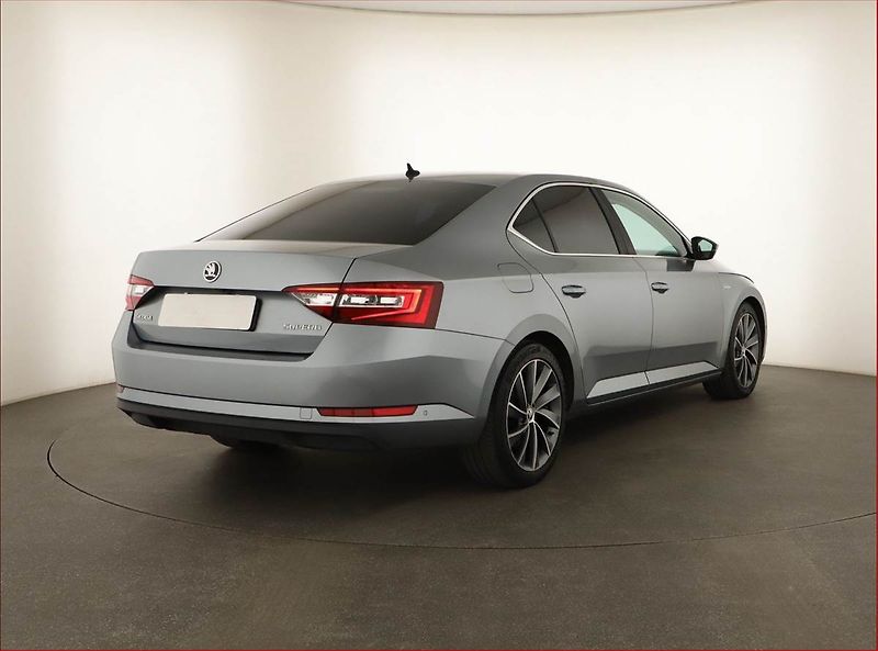 Škoda Superb (2015) Laurin&Klement 2.0 TDI - fotka 5 z 20