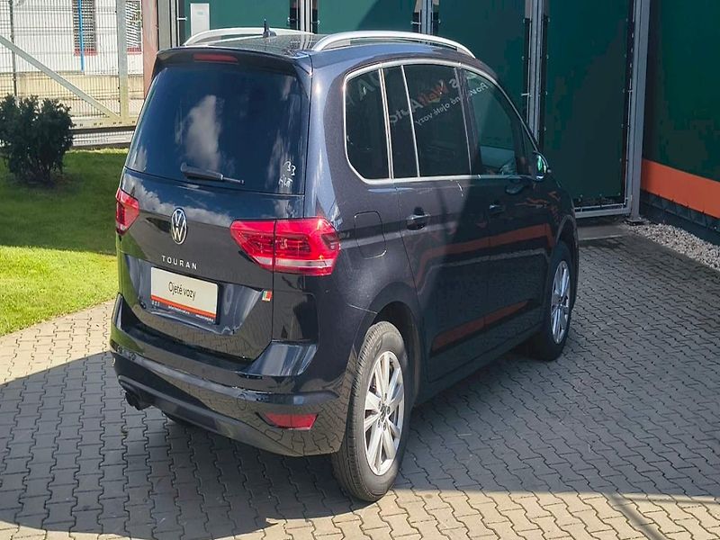 Volkswagen Touran (2023) HIGHLINE 2.0TDI 110KW DSG ZÁRU - fotka 12 z 21