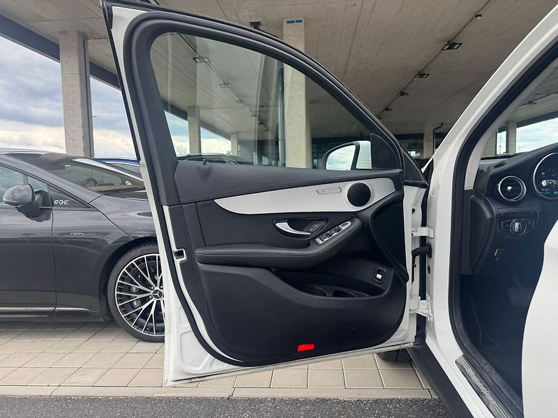 Mercedes-Benz GLC 220d 4MATIC - fotka 20 z 21