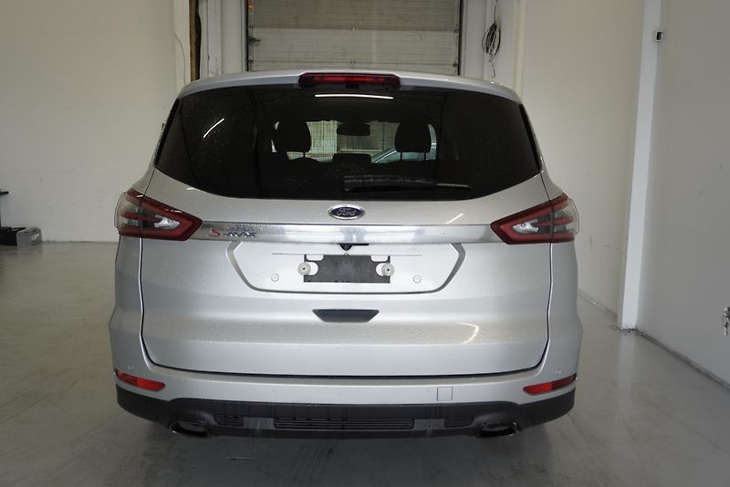 Ford S-MAX 2.0 TDCi TITANIUM 4X4 7 MÍST - fotka 9 z 32