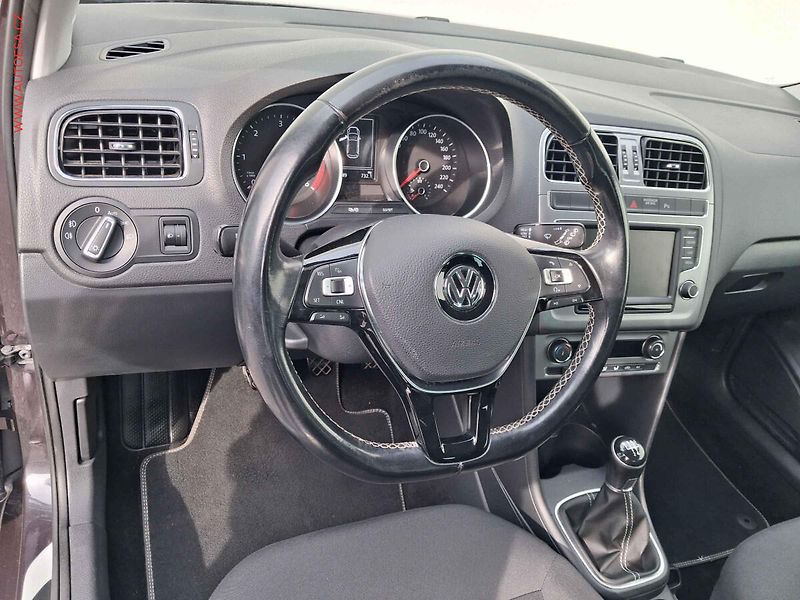 Volkswagen Polo (2015) 1.4 TDi, Lounge - fotka 13 z 18
