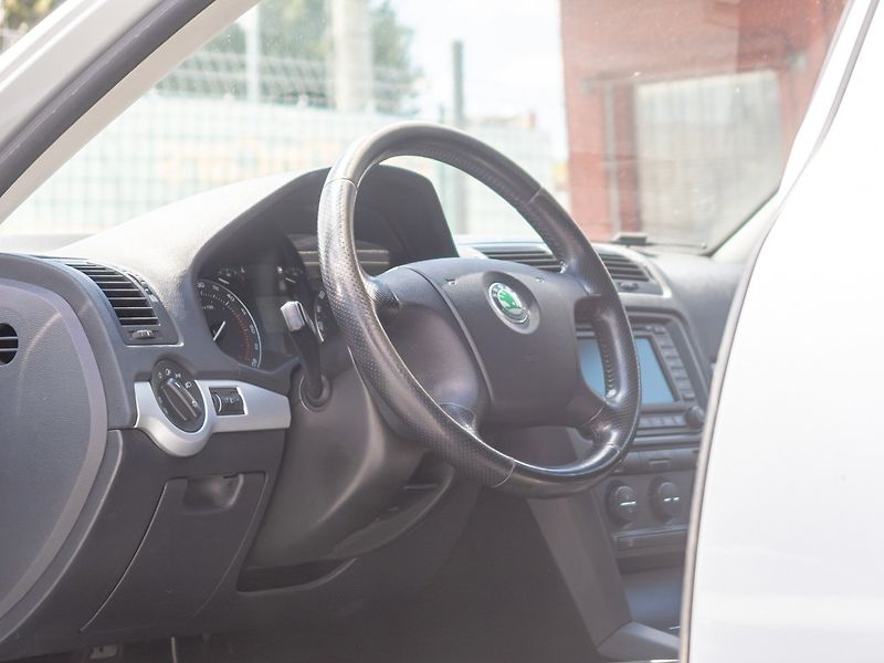 Škoda Octavia (2007) ČR 2.0TDI 103KW 2x KOLA– SCOUT - fotka 12 z 44