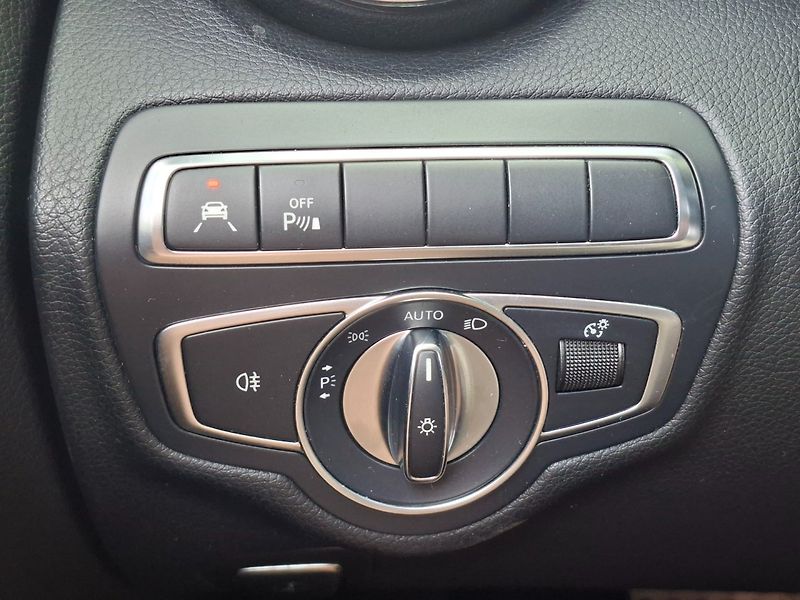 Mercedes-Benz Třídy C (2017) C 250d 150kW 4MATIC BURMESTER - fotka 22 z 50