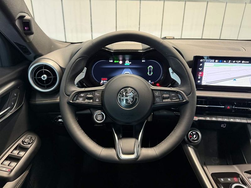 Alfa Romeo Tonale (2026) Veloce 1.5 Turbo Ibrida 175 TC - fotka 8 z 24