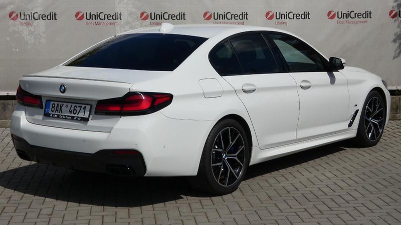 BMW Řada 5 550i xDrive M Sport - fotka 3 z 26