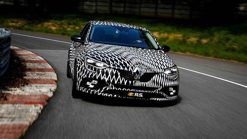 Maskovaný prototyp Renaultu Mégane R.S..