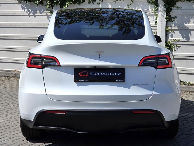 Tesla Model Y LR 4x4 Tažné z. SoH 93.4% 1.ma - fotka 6 z 21