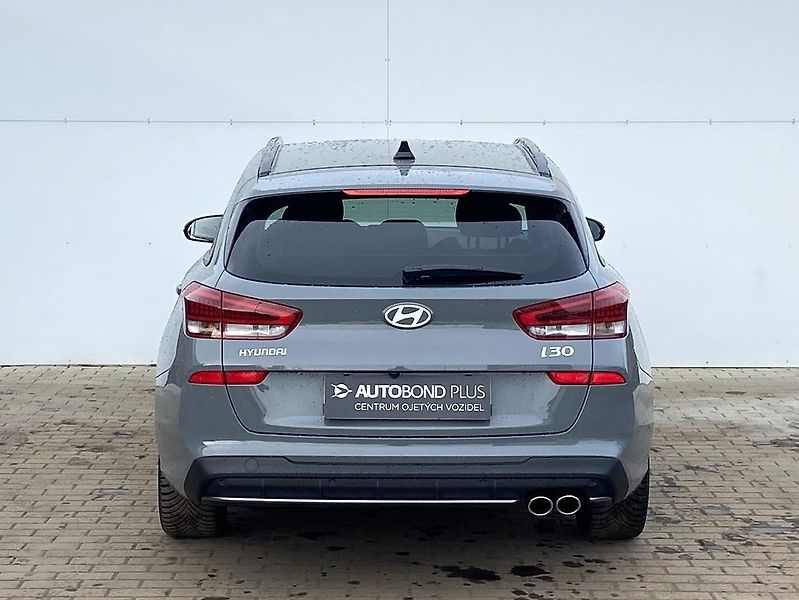 Hyundai i30 1.5 T-GDI 103kW DCT N-Line - fotka 9 z 19