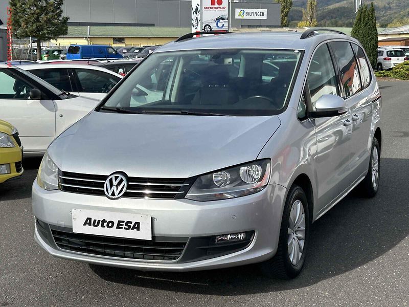 Volkswagen Sharan (2015) 2.0TDI, Navi, autoAC - fotka 3 z 18