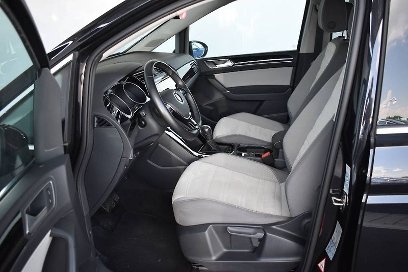 Volkswagen Touran (2022) 1.5TSI 110kW DSG, LED, 7 míst - fotka 10 z 28