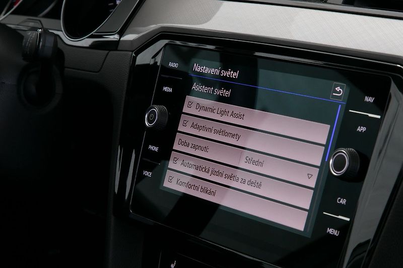 Volkswagen Passat 2.0TDI 110kW DSG IQ ACC Tažné - fotka 23 z 29