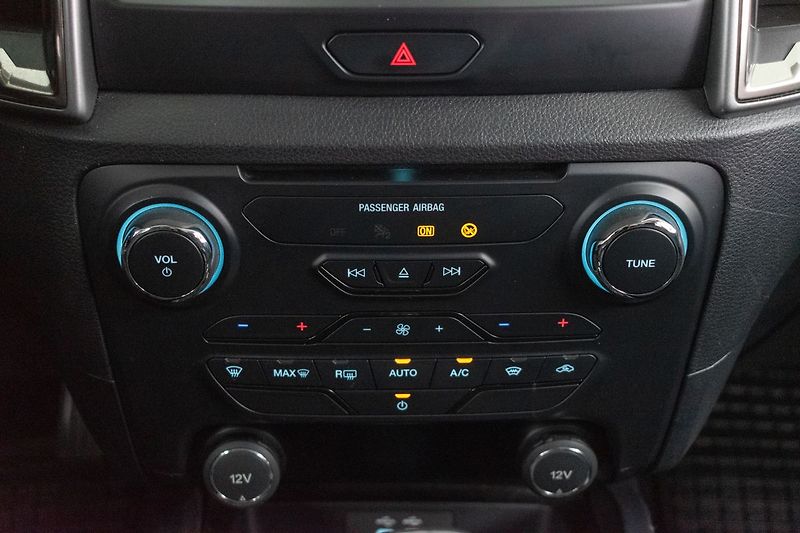 Ford Ranger 2.0 XLT*Naviják*4x4*TAŽNÉ*ČR 1 - fotka 28 z 45