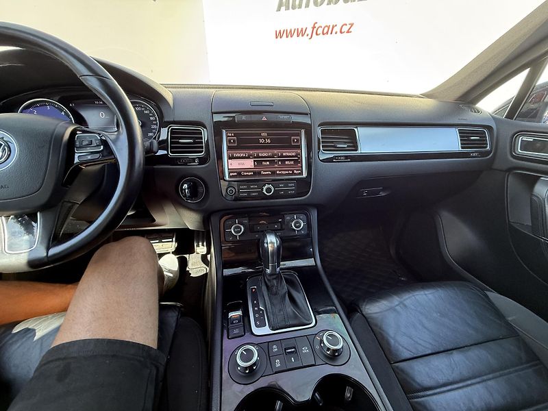 Volkswagen Touareg (2011) 3.0TDI R line 180kW - fotka 17 z 25