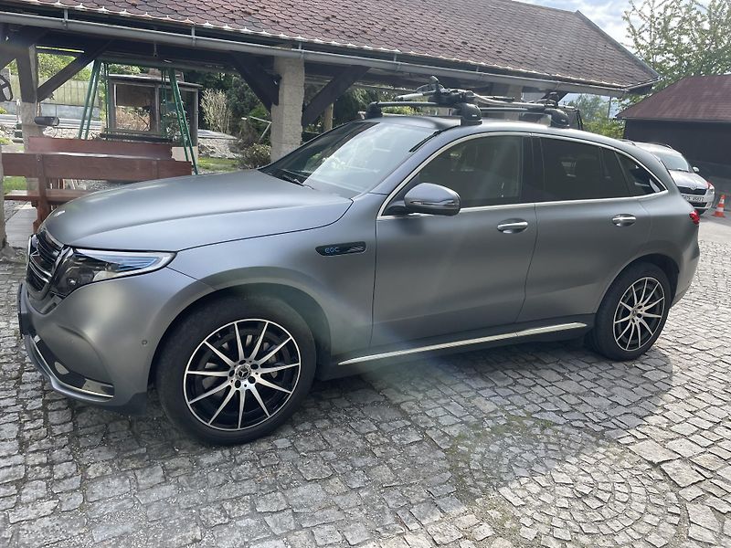 Mercedes-Benz EQC (2021) - fotka 1 z 3