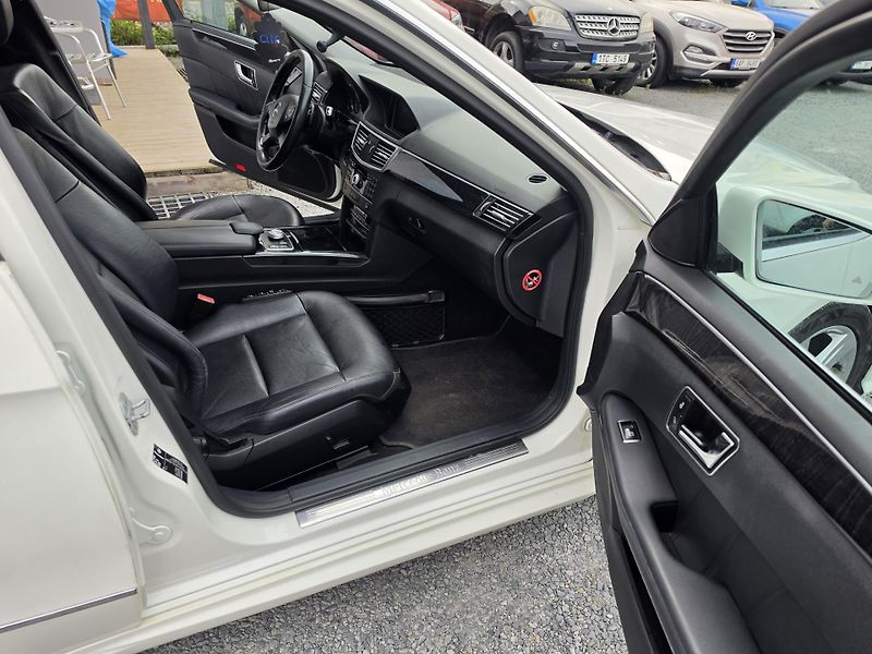 Mercedes-Benz Třídy E 300CDI V6 Avantgarde TZ  - fotka 23 z 30