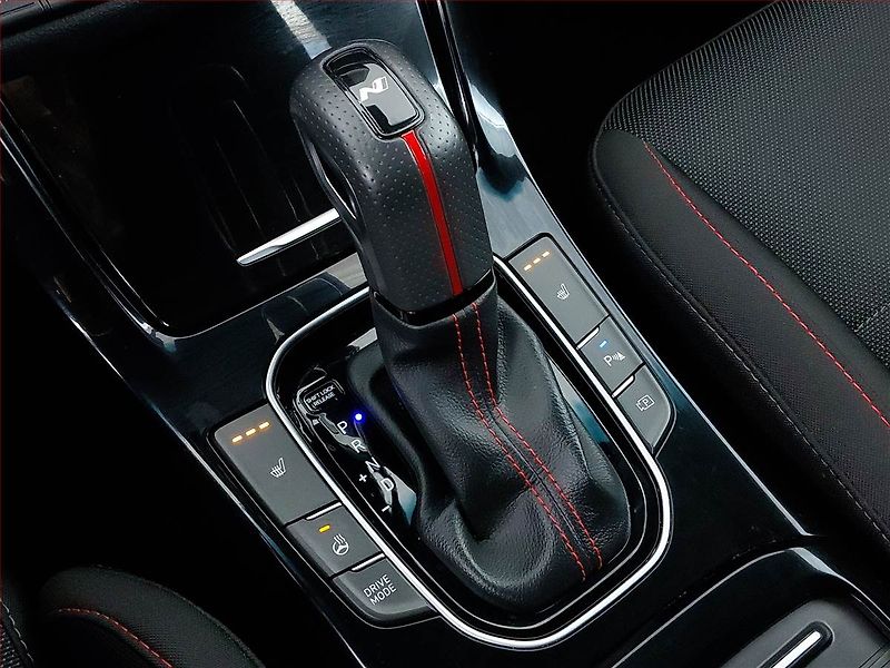 Hyundai i30 (2024) N-Line 1.5 T-GDI MHEV 48V - fotka 13 z 21