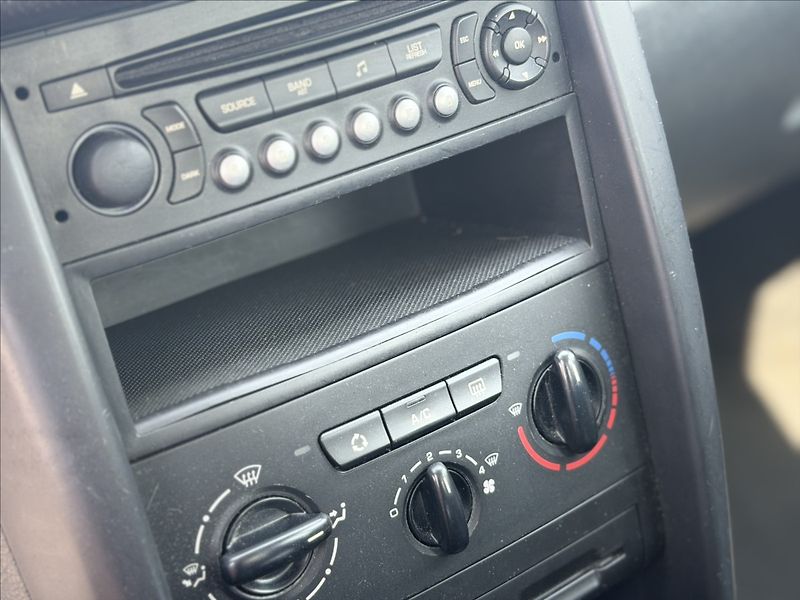 Peugeot 207 1,6 HDI KLIMA +SADA KOL 79tKm - fotka 14 z 25