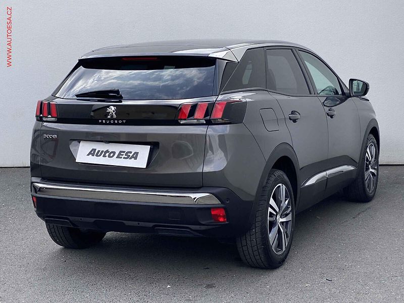 Peugeot 3008 (2023) 1.2 PT, Allure, navi, kamera - fotka 4 z 16