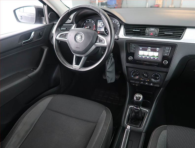 Škoda Rapid (2015) Spaceback 1.2 TSI - fotka 7 z 19