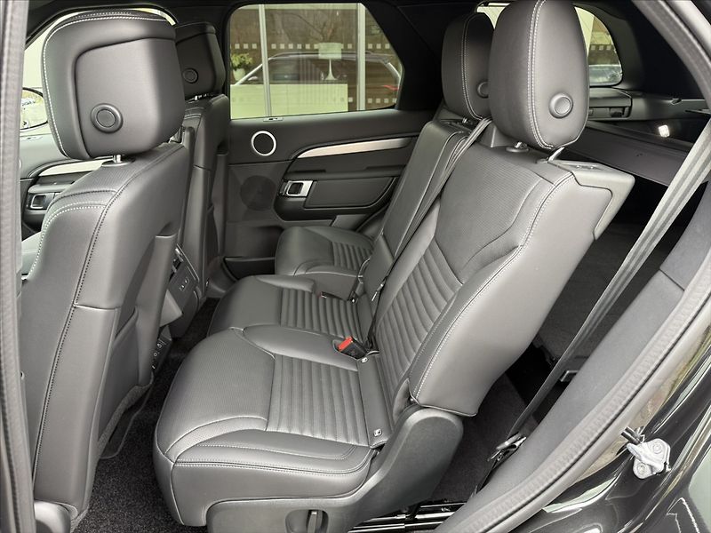 Land Rover Discovery (2026) 3,0 DYNAMIC SE D250 - fotka 29 z 33