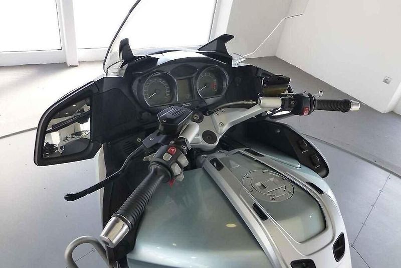 BMW R 18 B pohání mohutný dvouválcový boxer.