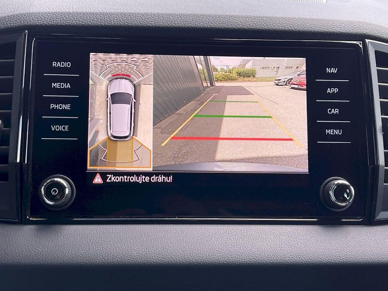 Škoda Karoq (2024) 1.5 TSI 110kW DSG SportLine - fotka 15 z 34