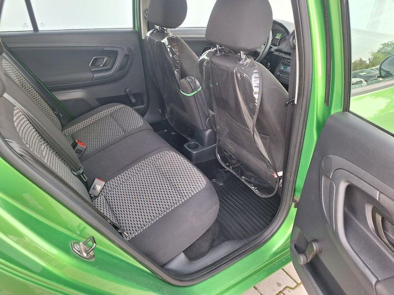 Škoda Fabia (2010) COMBI / 1.2 TSI / 63 kW / AMBI - fotka 23 z 29