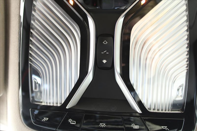 BMW Řada 7 750Li xDrive LASER MASÁŽE ČR - fotka 29 z 44