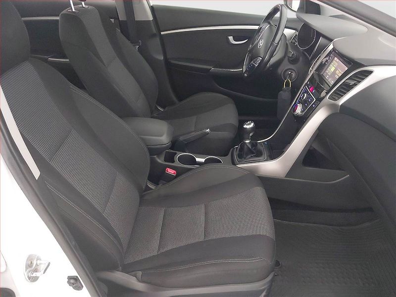 Hyundai i30 (2016) 1.6 CRDi, Serv.kniha, Tempomat - fotka 9 z 18