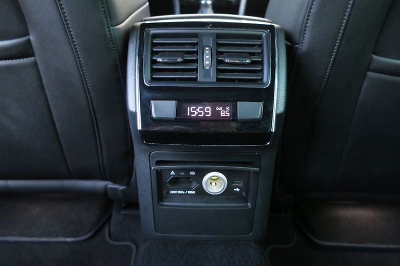 Škoda Superb (2017) 2.0 TDI 140kW 4x4 L&K DSG - fotka 45 z 50