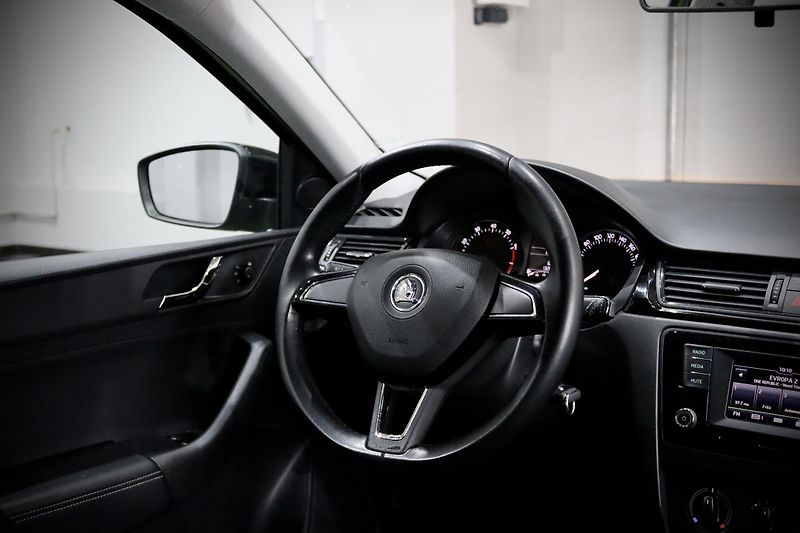 Škoda Rapid Spaceback 1.2 TSI 81 kW - fotka 16 z 26