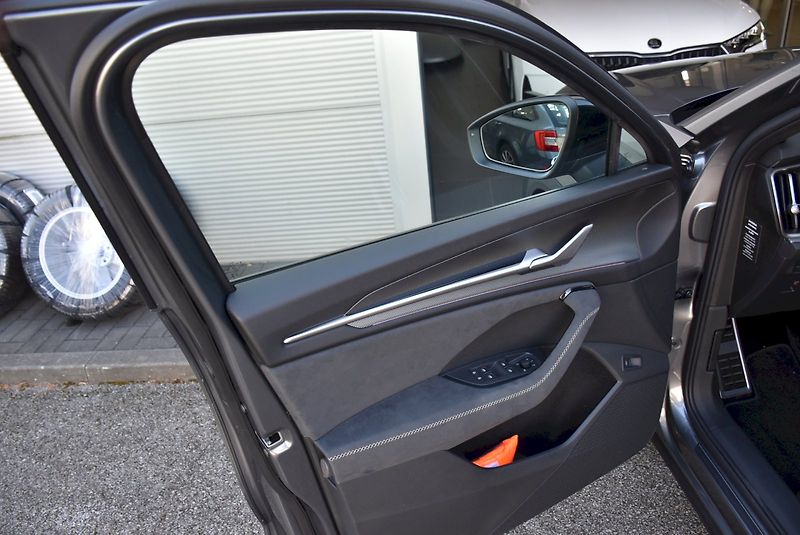 Škoda Kodiaq (2025) SPORTLINE 4X4 TD 142/2.0 A7A - fotka 11 z 43