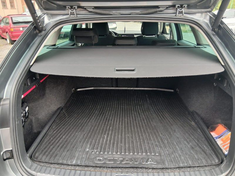 Škoda Octavia 4, iV, Plug in Hybrid, ALU 18 - fotka 59 z 66