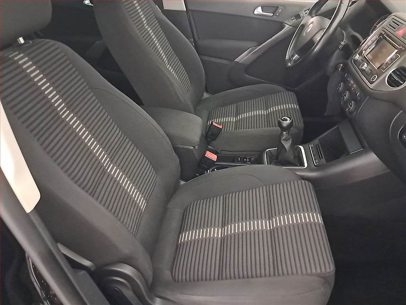 Volkswagen Tiguan (2009) 2.0 TDI, 4X4, Navi, Xenony - fotka 9 z 20