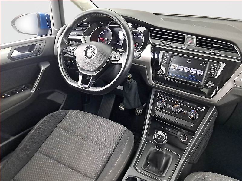 Volkswagen Touran (2016) 2.0 TDI, 7 míst, ČR,1.maj - fotka 7 z 19