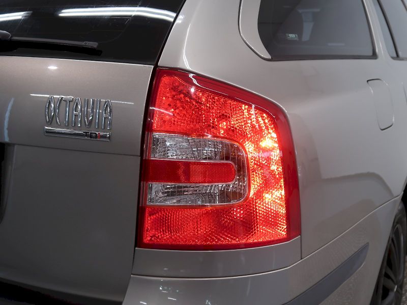 Škoda Octavia (2012) TOUR 1.6MPI 75KW - fotka 11 z 24