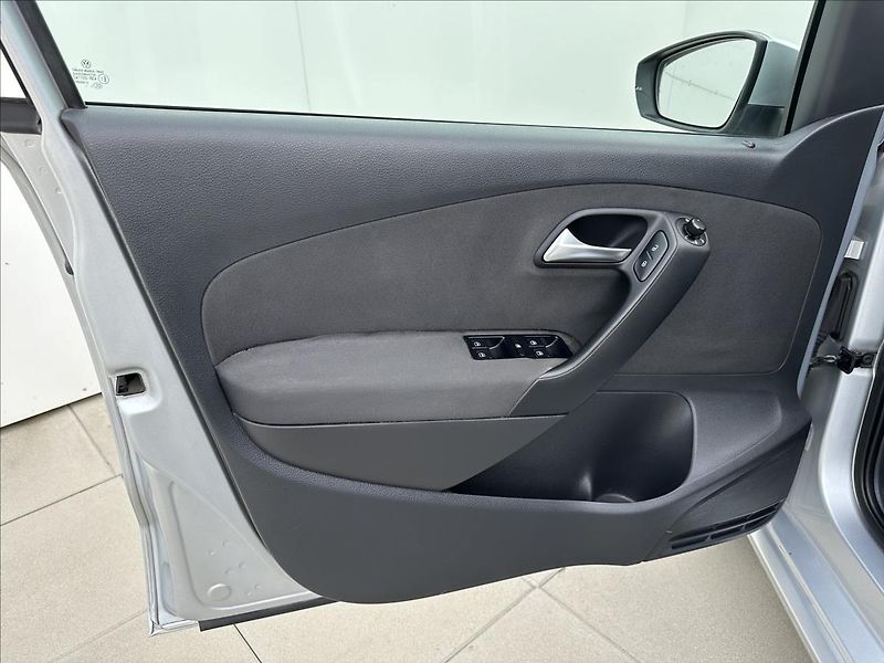 Volkswagen Polo 1,6 TDi Klimatizace serviska - fotka 12 z 35